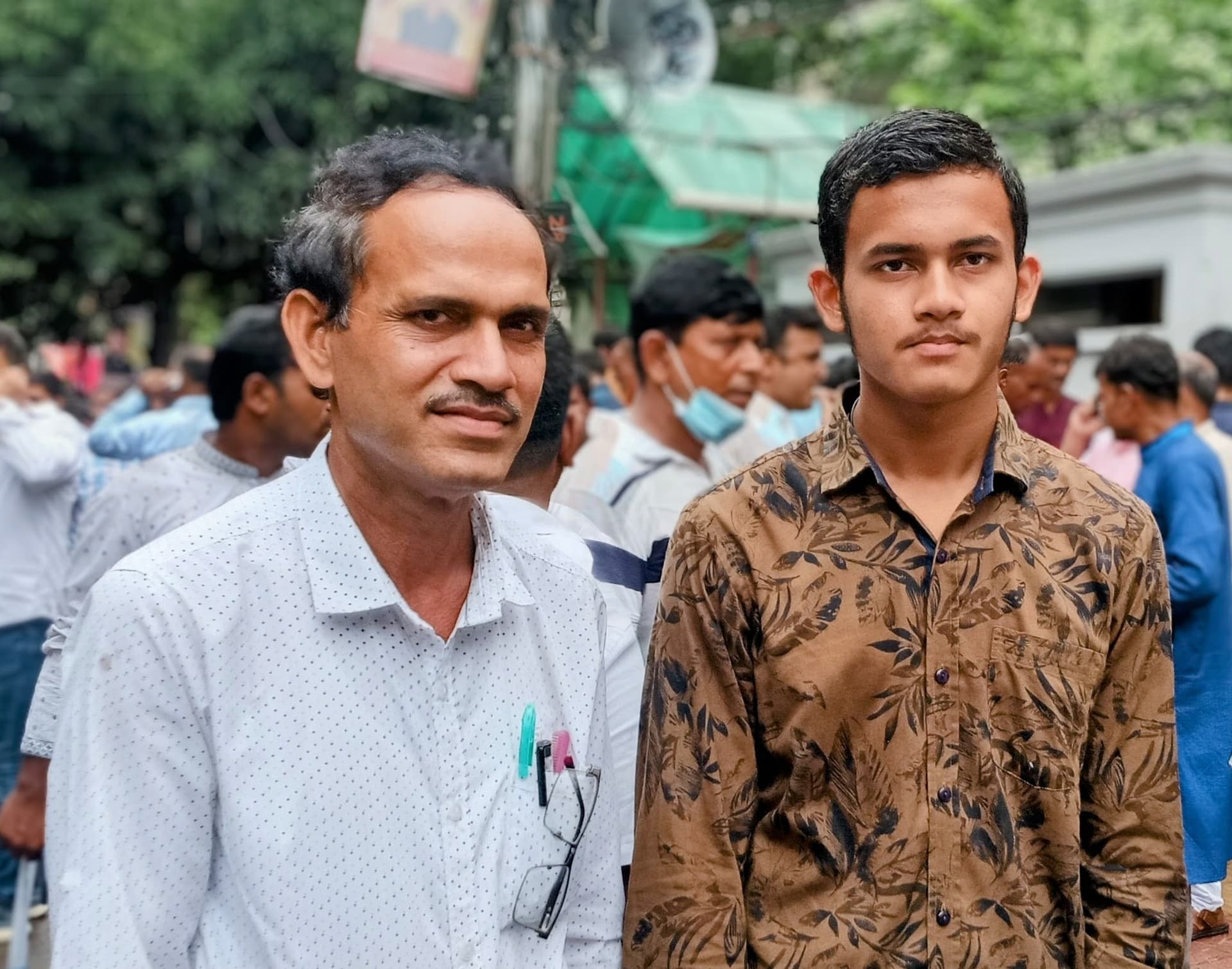 শ্রদ্ধেয় পিতা মোঃ ফরিদ আহমেদের সাথে রাহাত আহমেদ